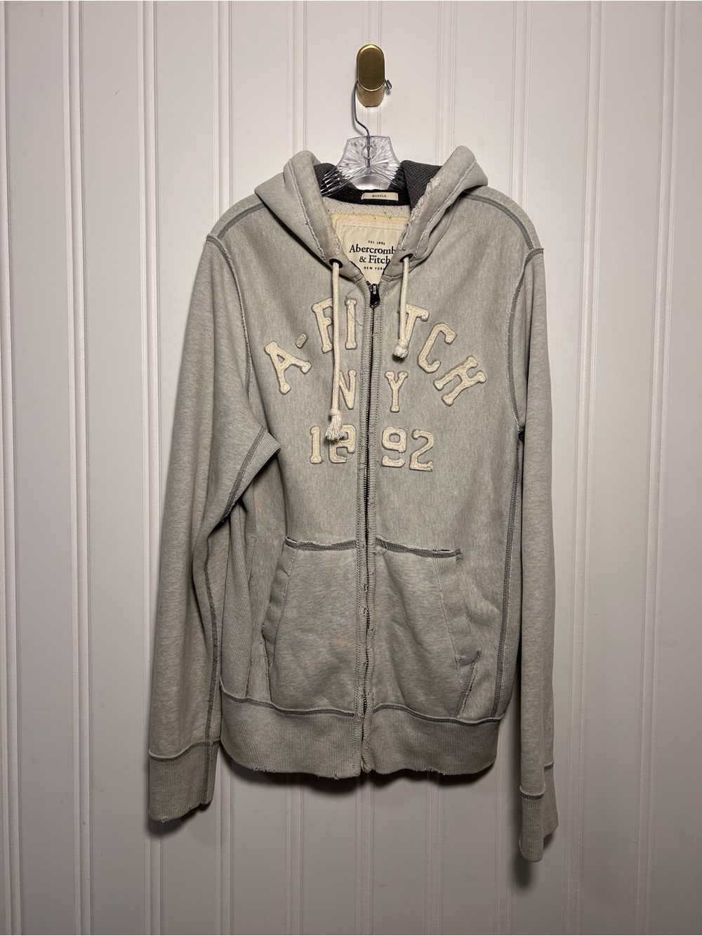 Abercrombie & Fitch Men’s Muscle Zip Up
hoodie